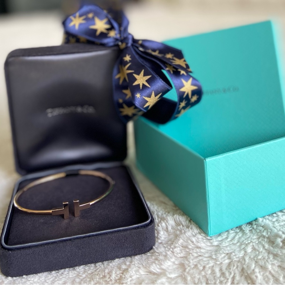 TIFFANY T WIRE BRACELET 18K Rose Gold, Size Medium. - Picture 15 of 17